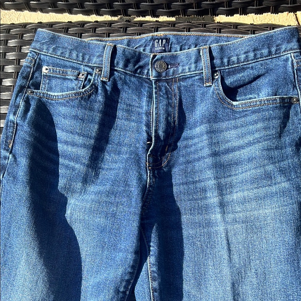 Classic Medium Blue Straight Jeans with Subtle Fading Girlfriend Dark indigo.